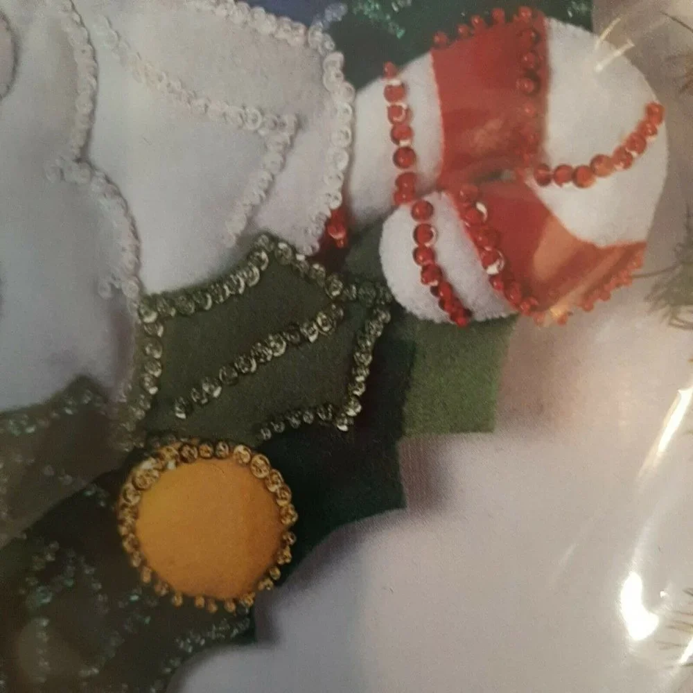 Bucilla Holly Jolly Santa Felt Wreath Kit New Pkg 18